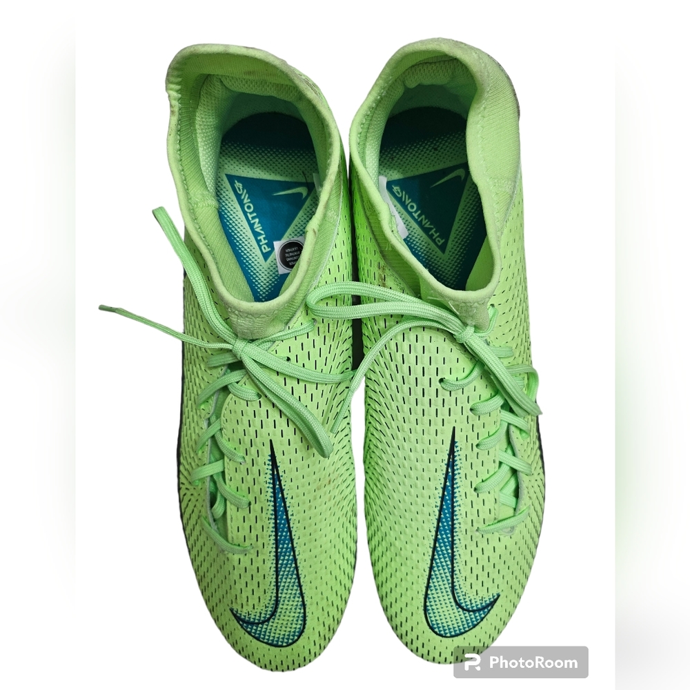 Soccer cleats